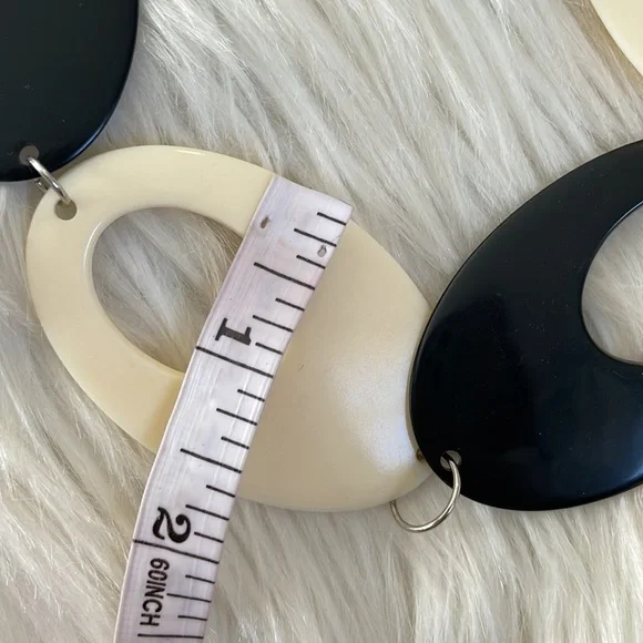 Black and white yin & Yang play dress up statement round beads plastic necklace - Picture 11 of 17